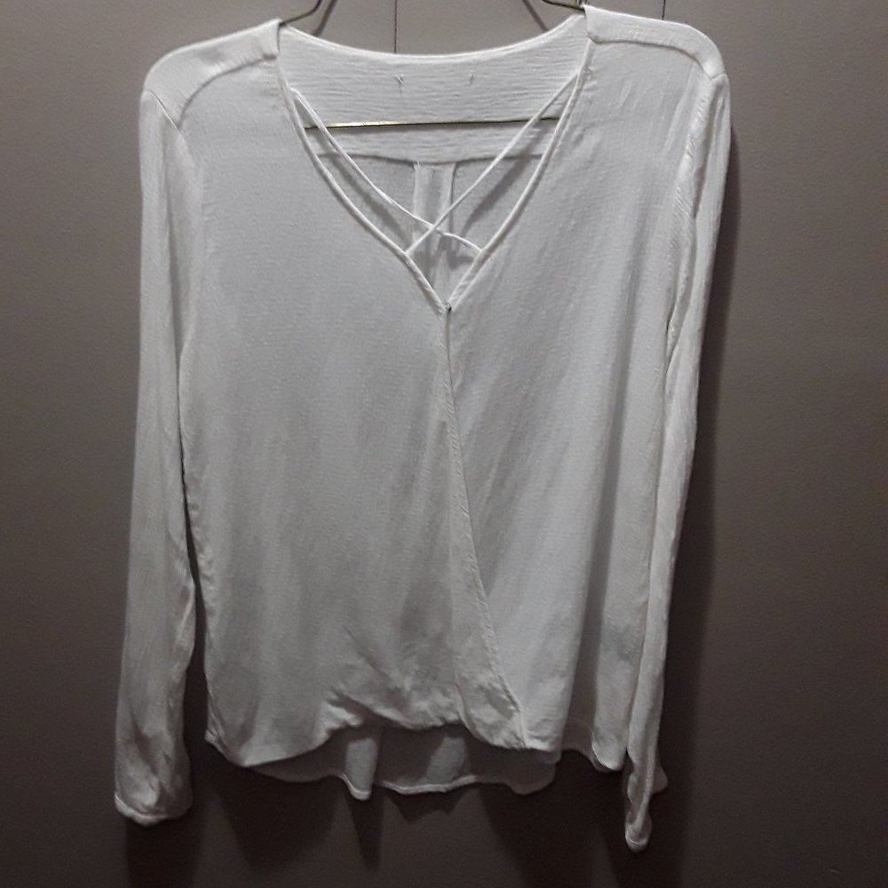 🌟 3/$10 🌟 Long sleeve surplice high-low shirt